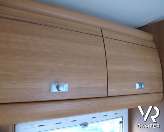 Challanger Mageo 163: camper usato mansardato, con letti a castello posteriori, ampia mansarda in resina, frgirorifero grande e doccia separata