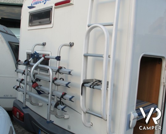 Challanger Mageo 163: camper usato mansardato, con letti a castello posteriori, ampia mansarda in resina, frgirorifero grande e doccia separata