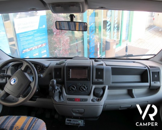 Challanger Mageo 163: camper usato mansardato, con letti a castello posteriori, ampia mansarda in resina, frgirorifero grande e doccia separata