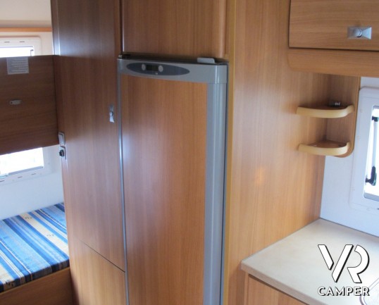 Challanger Mageo 163: camper usato mansardato, con letti a castello posteriori, ampia mansarda in resina, frgirorifero grande e doccia separata