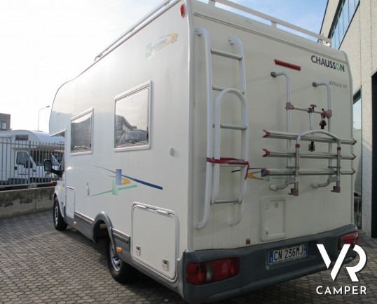 Chausson Welcome 22: camper mansardato usato con letti a castello, doppia dinette, mansarda per dormire, camper per famiglie, vendita camper torino dr