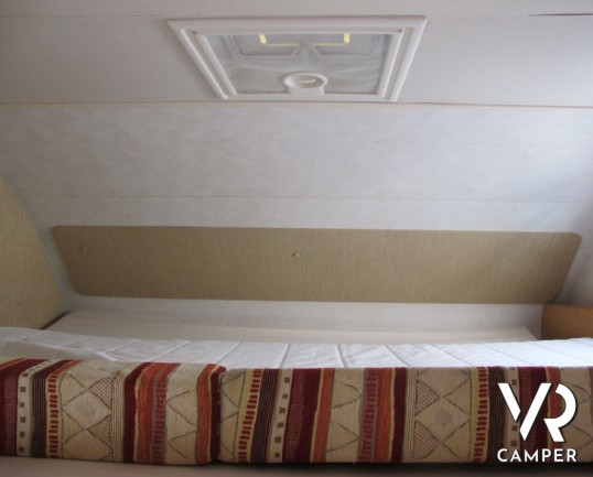 Chausson Welcome 22: camper mansardato usato con letti a castello, doppia dinette, mansarda per dormire, camper per famiglie, vendita camper torino dr