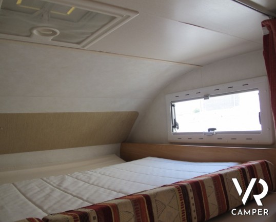 Chausson Welcome 22: camper mansardato usato con letti a castello, doppia dinette, mansarda per dormire, camper per famiglie, vendita camper torino dr
