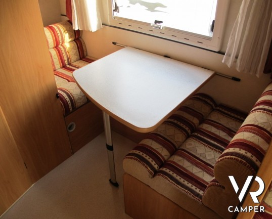 Chausson Welcome 22: camper mansardato usato con letti a castello, doppia dinette, mansarda per dormire, camper per famiglie, vendita camper torino dr