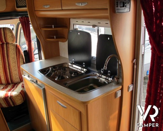 Chausson Welcome 55: camper usato semintegrale 4 posti letto, con veranda e portabici, ideale per famiglie