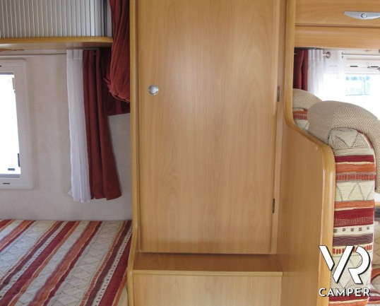 Chausson Welcome 55: camper usato semintegrale 4 posti letto, con veranda e portabici, ideale per famiglie