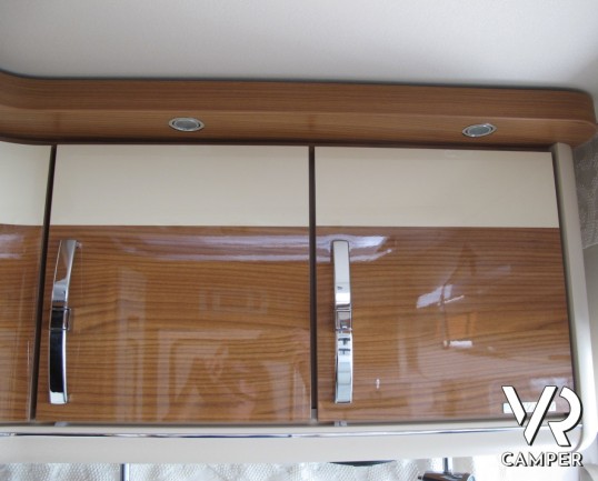 Hymer B 698 SL: camper motorhome usato con pochissimi km, 4 posti letto, climatizzatore, antenna satellitare, tappezzeria in pelle, vendita camper a T