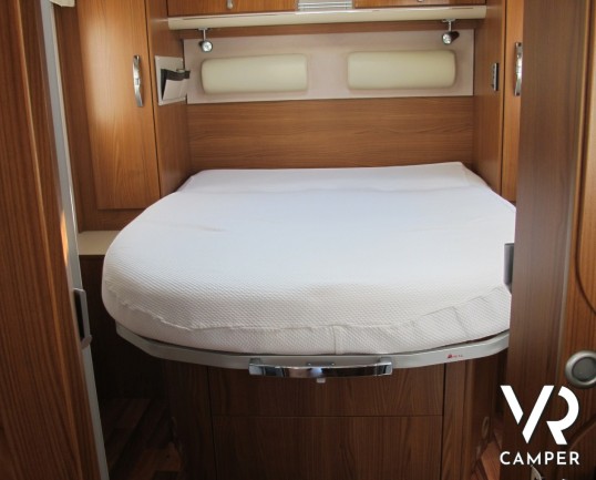 Hymer B 698 SL: camper motorhome usato con pochissimi km, 4 posti letto, climatizzatore, antenna satellitare, tappezzeria in pelle, vendita camper a T