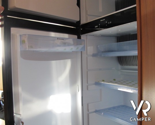 Hymer B 698 SL: camper motorhome usato con pochissimi km, 4 posti letto, climatizzatore, antenna satellitare, tappezzeria in pelle, vendita camper a T