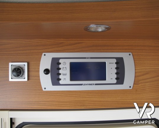 Hymer B 698 SL: camper motorhome usato con pochissimi km, 4 posti letto, climatizzatore, antenna satellitare, tappezzeria in pelle, vendita camper a T