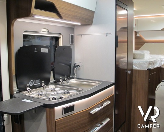 Hymer BMC-I 580: motorhome 4 posti con letti gemelli in coda, bagno con doccia separata. Meccanica Mercedes Sprinter, Euro 6, patente B
