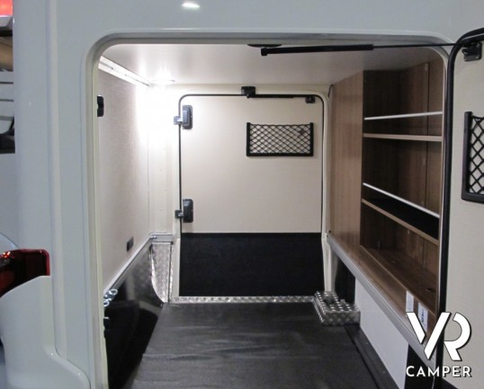 Hymer BMC-I 580: motorhome 4 posti con letti gemelli in coda, bagno con doccia separata. Meccanica Mercedes Sprinter, Euro 6, patente B