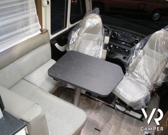 Hymer BMC-I 580: motorhome 4 posti con letti gemelli in coda, bagno con doccia separata. Meccanica Mercedes Sprinter, Euro 6, patente B