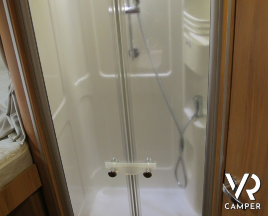 Hymer Exsis I 594: camper nuovo con letto matrimoniale trasversale in coda, bagno e doccia separati, 4 posti letto, camper nuovo 2019