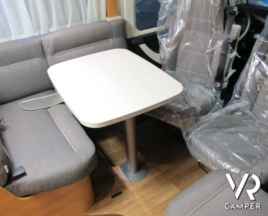 Hymer Exsis I 594: camper nuovo con letto matrimoniale trasversale in coda, bagno e doccia separati, 4 posti letto, camper nuovo 2019