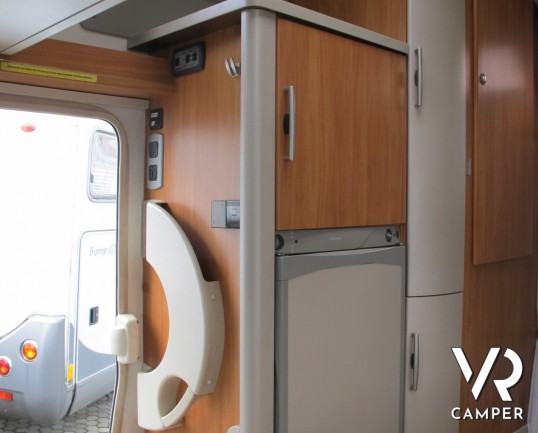 Hymer Exsis: camper motorhome compatto usato, con 4 posti letto, lunghezza ridotta, ottimo stivaggio