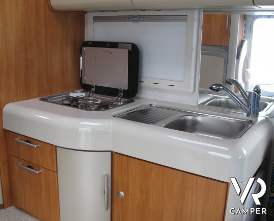 Hymer Exsis: camper motorhome compatto usato, con 4 posti letto, lunghezza ridotta, ottimo stivaggio