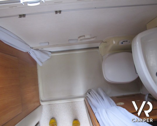 Hymer Exsis: camper motorhome compatto usato, con 4 posti letto, lunghezza ridotta, ottimo stivaggio