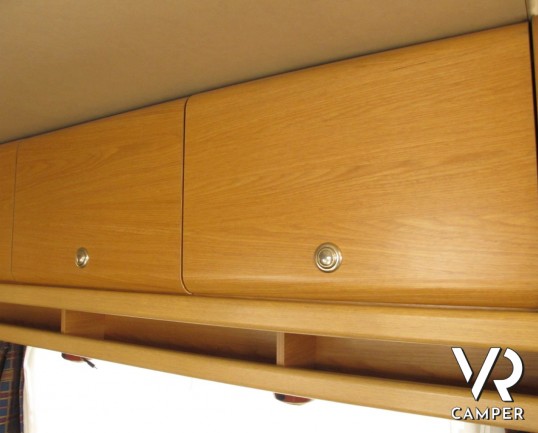 Laika Ecovip 5 L: camper mansardato usato compatto, 4 posti letto, con veranda e portamoto, vendita camper torino druento