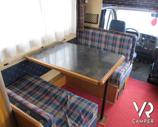 Laika Ecovip 5 L: camper mansardato usato compatto, 4 posti letto, con veranda e portamoto, vendita camper torino druento