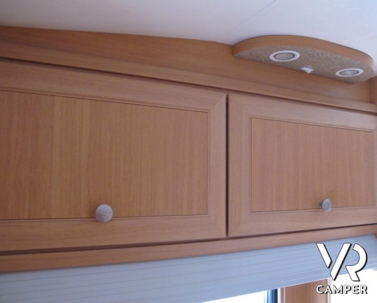 Ace Caravans S.A.: caravan usata 4 posti letto, con veranda, telaio Al-Ko, occasione per le vacanze.