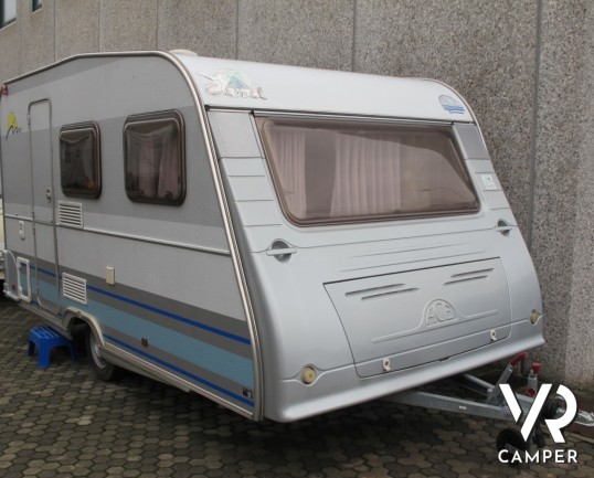 Ace Caravans S.A.: caravan usata 4 posti letto, con veranda, telaio Al-Ko, occasione per le vacanze.