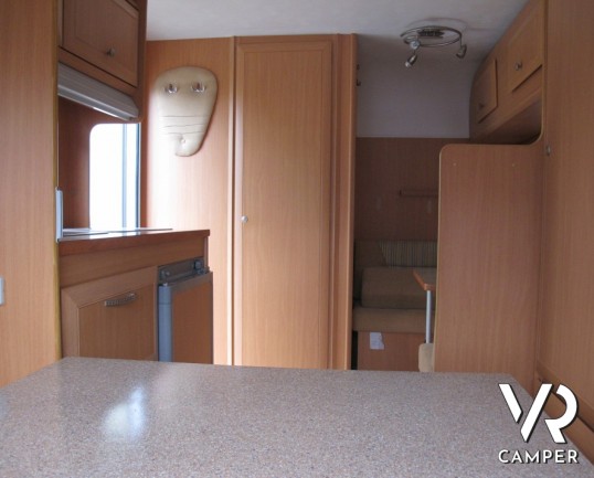 Ace Caravans S.A.: caravan usata 4 posti letto, con veranda, telaio Al-Ko, occasione per le vacanze.
