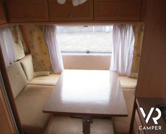 Ace Caravans S.A.: caravan usata 4 posti letto, con veranda, telaio Al-Ko, occasione per le vacanze.