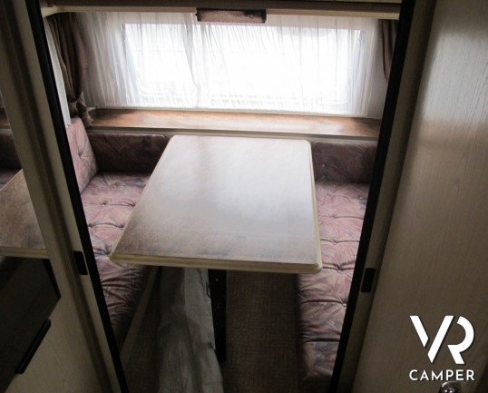 Burstner Scala: caravan chiusa attrezzata per il campeggio, 4 posti letto, ampia veranda, ideale per vacanze di famiglia