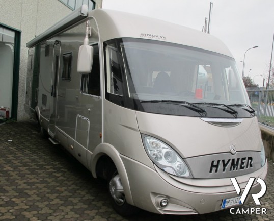 Hymer S 830: camper motorhome 4 posti letto, con portamoto, veranda elettrica, impianto stereo e TV. Pochi chilometri, patente C