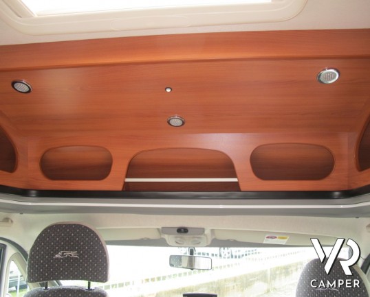 Laika X 650 R: camper usato semintegrale 4 posti letto, con Turbovent, veranda, climatizzatore automatico.