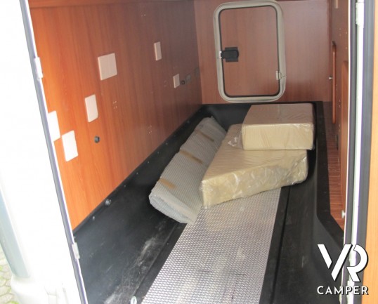 Laika X 650 R: camper usato semintegrale 4 posti letto, con Turbovent, veranda, climatizzatore automatico.