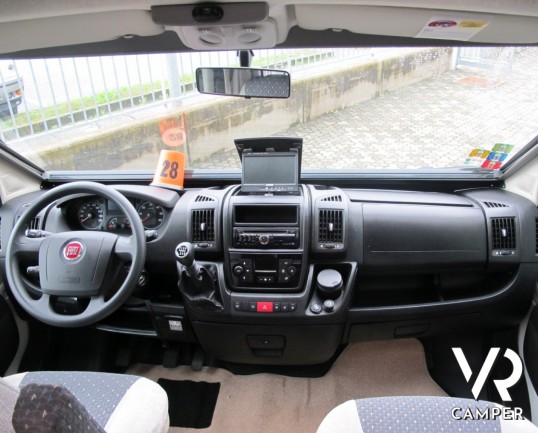 Laika X 650 R: camper usato semintegrale 4 posti letto, con Turbovent, veranda, climatizzatore automatico.