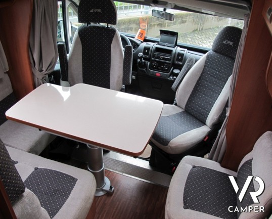 Laika X 650 R: camper usato semintegrale 4 posti letto, con Turbovent, veranda, climatizzatore automatico.