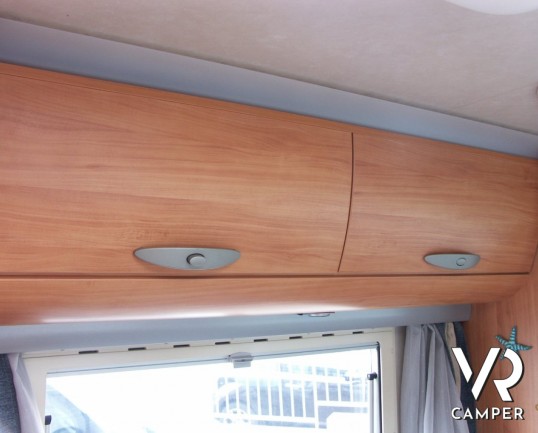 Adria Coral 650 SP: camper usato semintegrale con letto alla francese sul posteriore e ampio gavone. Adatto per la famiglia di due persone, all'occorr