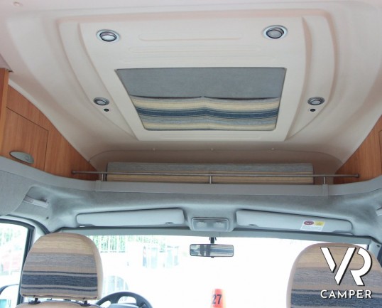 Adria Coral 650 SP: camper usato semintegrale con letto alla francese sul posteriore e ampio gavone. Adatto per la famiglia di due persone, all'occorr