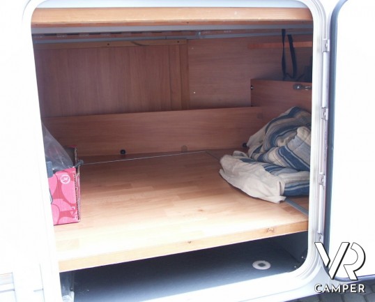 Adria Coral 650 SP: camper usato semintegrale con letto alla francese sul posteriore e ampio gavone. Adatto per la famiglia di due persone, all'occorr