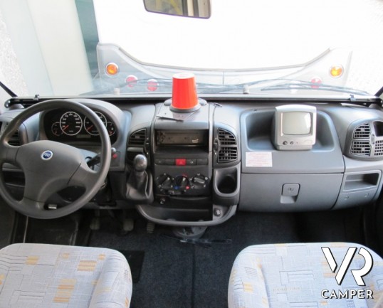 Adria Coral 660 SP: camper usato mansardato a Torino con ampio garage sotto i 7 metri di lunghezza.