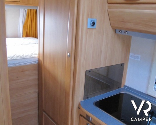 Adria Coral 660 SP: camper usato mansardato a Torino con ampio garage sotto i 7 metri di lunghezza.