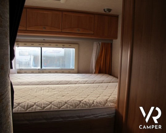 Adria Coral 660 SP: camper usato mansardato a Torino con ampio garage sotto i 7 metri di lunghezza.