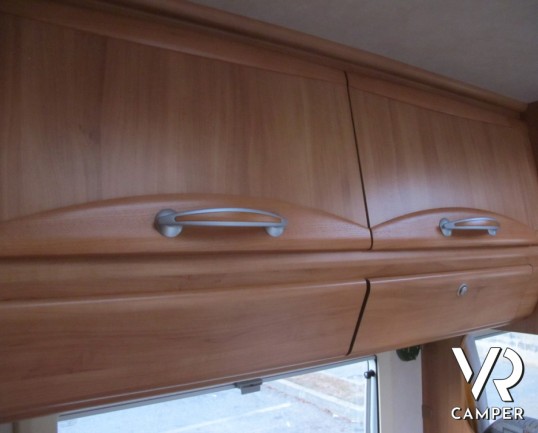 Adria Coral 680 SP: camper semintegrale usato con garage e letto matrimoniale posteriore, pochissimi chilometri su meccanica Fiat Ducato