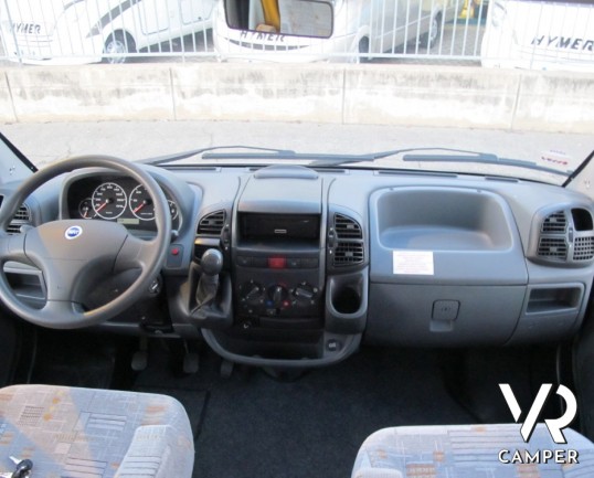 Adria Coral 680 SP: camper semintegrale usato con garage e letto matrimoniale posteriore, pochissimi chilometri su meccanica Fiat Ducato