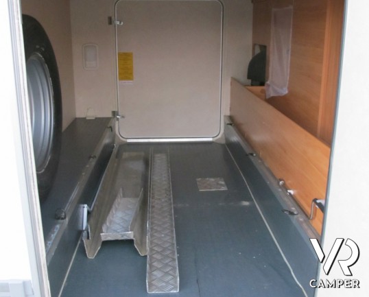 Adria Coral 680 SP: camper semintegrale usato con garage e letto matrimoniale posteriore, pochissimi chilometri su meccanica Fiat Ducato