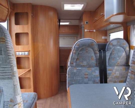 Adria Coral 680 SP: camper semintegrale usato con garage e letto matrimoniale posteriore, pochissimi chilometri su meccanica Fiat Ducato