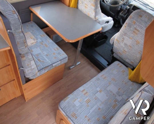 Adria Coral 680 SP: camper semintegrale usato con garage e letto matrimoniale posteriore, pochissimi chilometri su meccanica Fiat Ducato