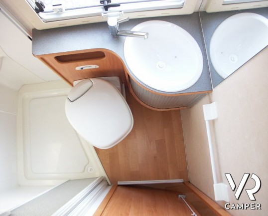 Adria S 690 DK: camper usato mansardato con letti a castello in coda,meccanica Fiat