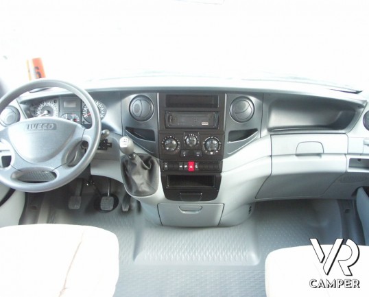 Arca 720 GLT: camper mansardato usato recente su meccanica Iveco trazione posteriore.