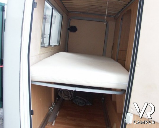 Arca 720 GLT: camper mansardato usato recente su meccanica Iveco trazione posteriore.