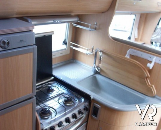 Arca 720 GLT: camper mansardato usato recente su meccanica Iveco trazione posteriore.