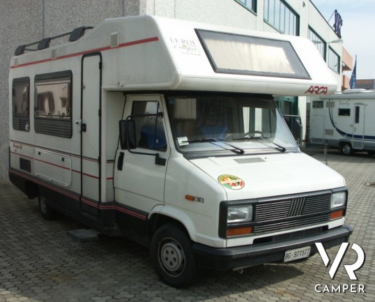 ARCA EUROPA 92 376: mansardato economico da prima esperienza, in buone condizioni di usura. Occasione camper!